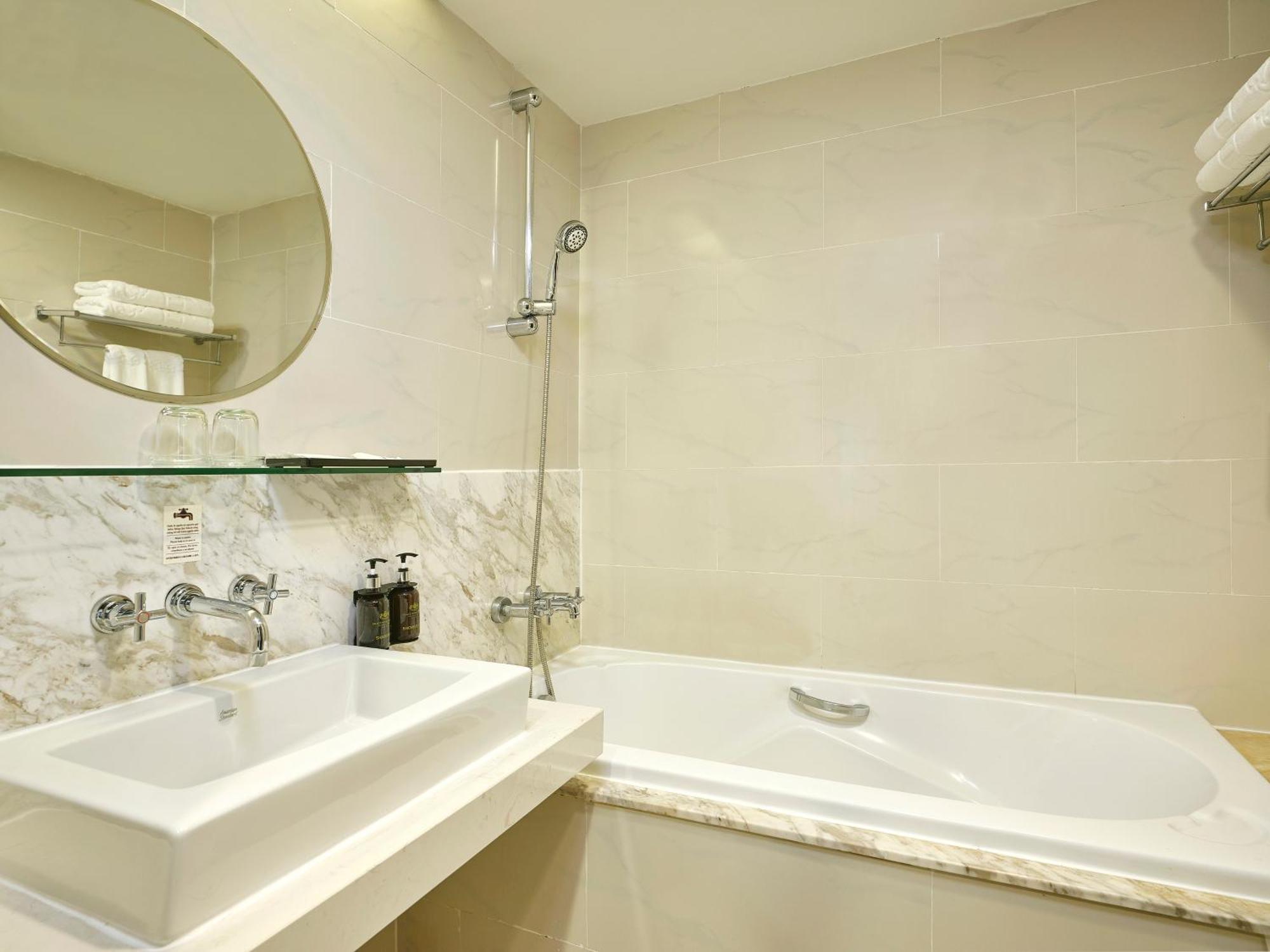 Phòng Đôi Deluxe Nhìn ra Thành phố